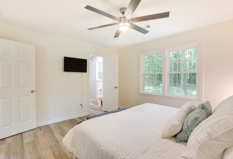 Northport Game Day Getaway: 5 Mi To University!