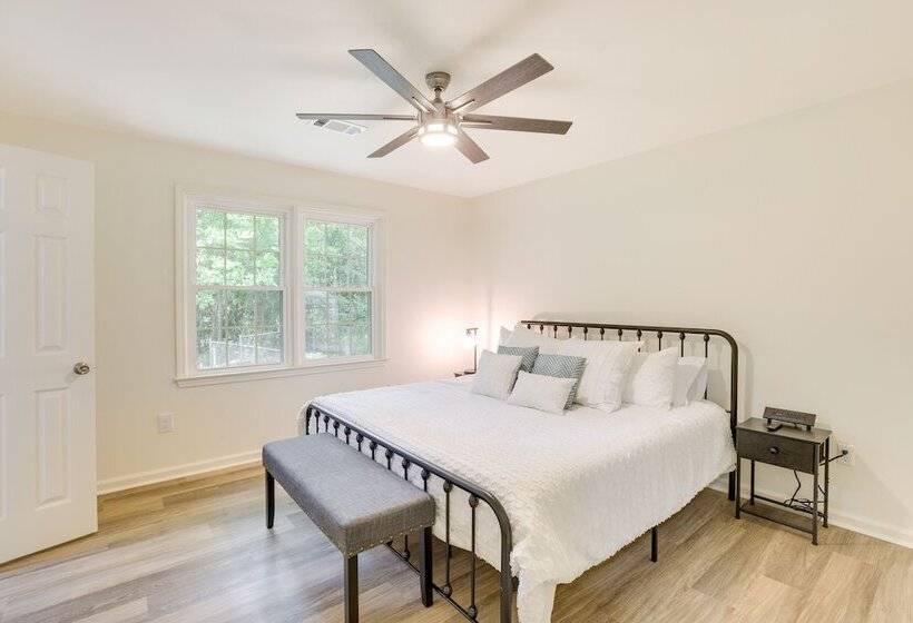 Northport Game Day Getaway: 5 Mi To University!