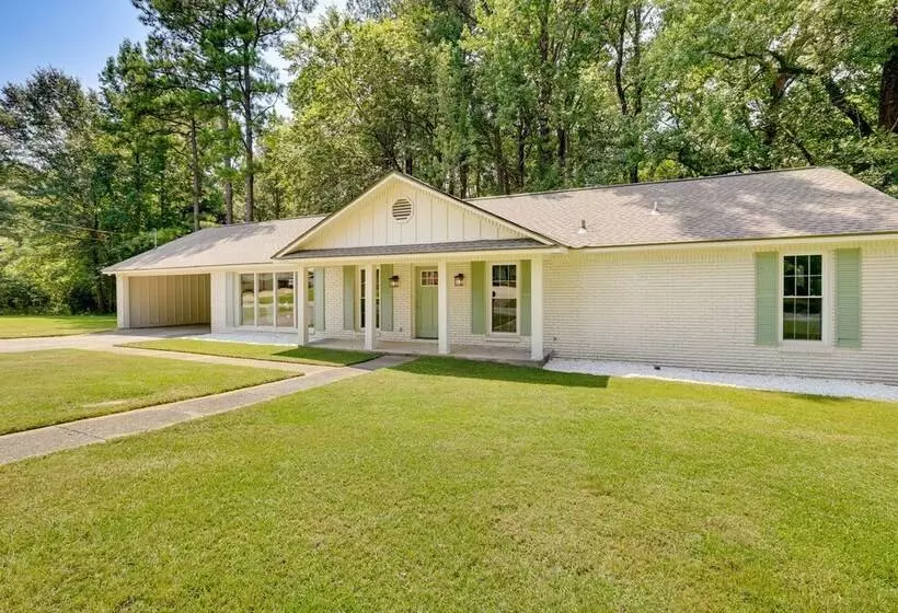 Northport Game Day Getaway: 5 Mi To University!