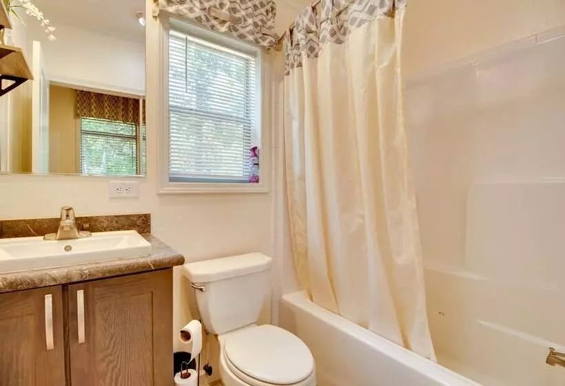 Oakland Oasis: Serene Retreat In The Ozarks