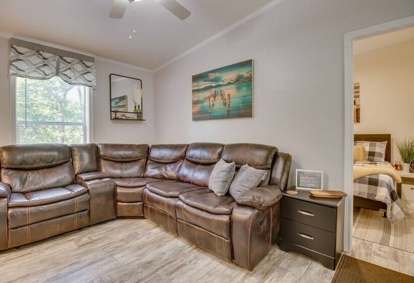 Oakland Oasis: Serene Retreat In The Ozarks