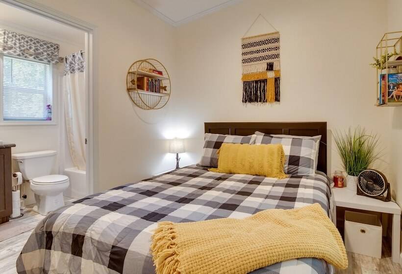 Oakland Oasis: Serene Retreat In The Ozarks