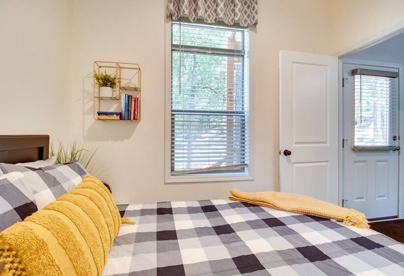 Oakland Oasis: Serene Retreat In The Ozarks