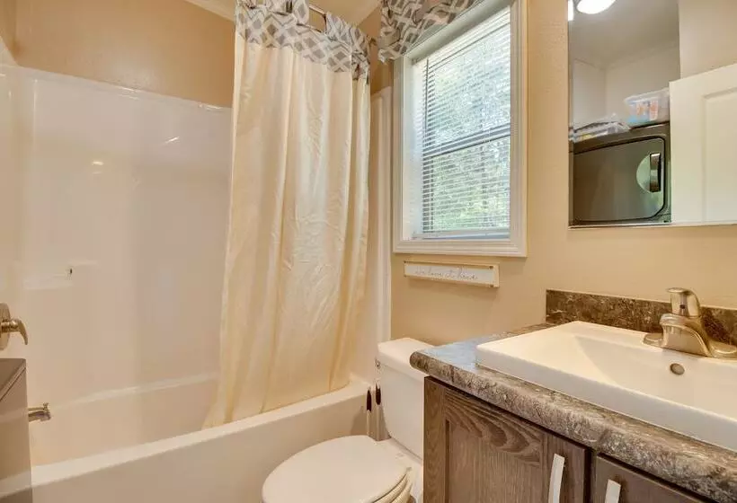 Oakland Oasis: Serene Retreat In The Ozarks