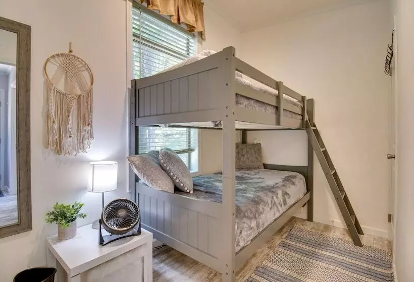 Oakland Oasis: Serene Retreat In The Ozarks