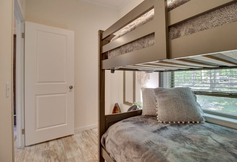 Oakland Oasis: Serene Retreat In The Ozarks