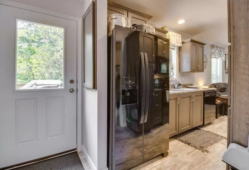 Oakland Oasis: Serene Retreat In The Ozarks