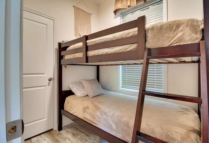 Oakland Oasis: Serene Retreat In The Ozarks