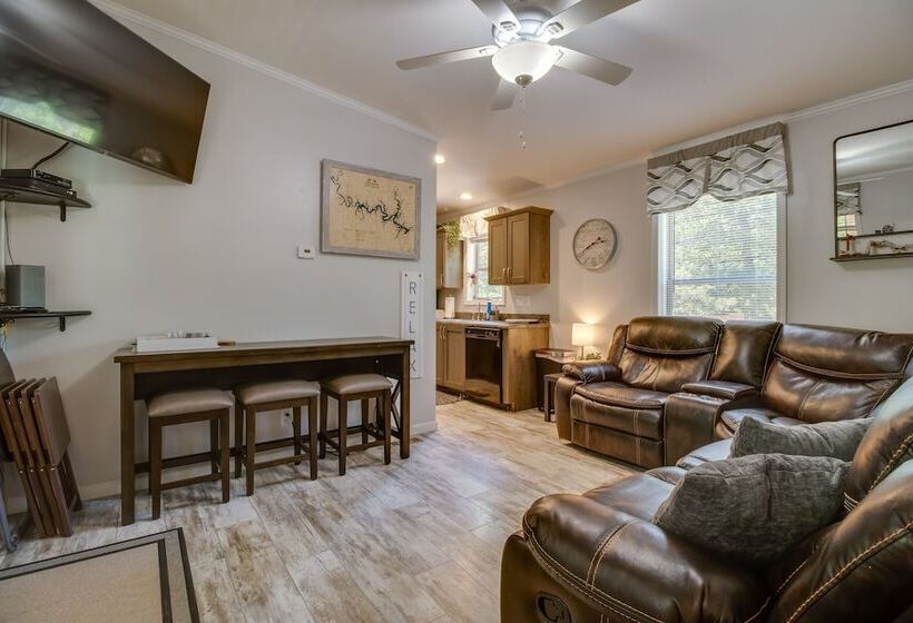 Oakland Oasis: Serene Retreat In The Ozarks