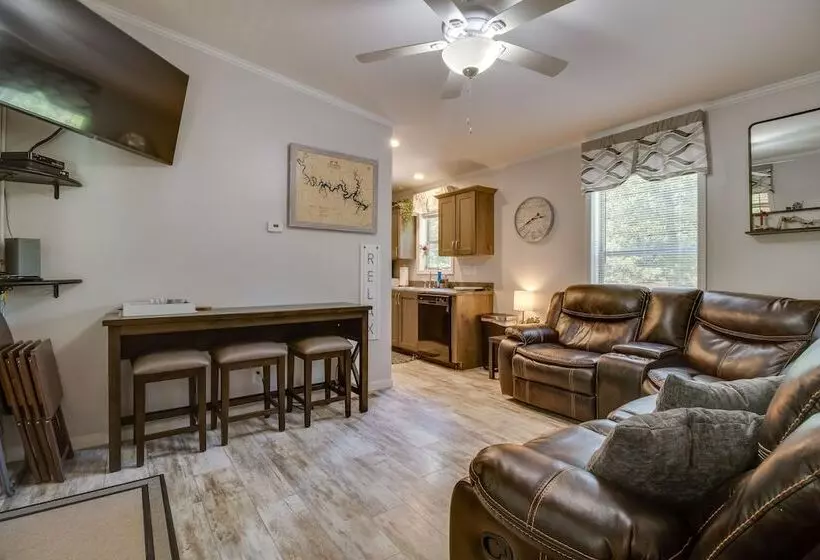 Oakland Oasis: Serene Retreat In The Ozarks