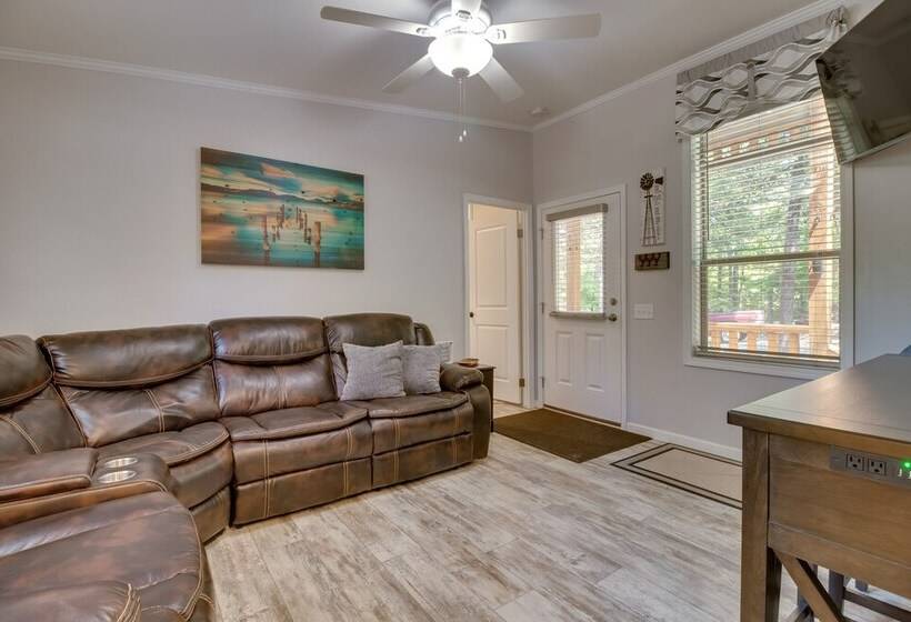 Oakland Oasis: Serene Retreat In The Ozarks