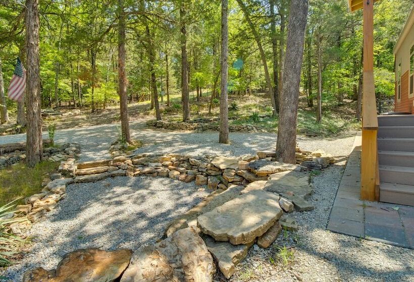 Oakland Oasis: Serene Retreat In The Ozarks