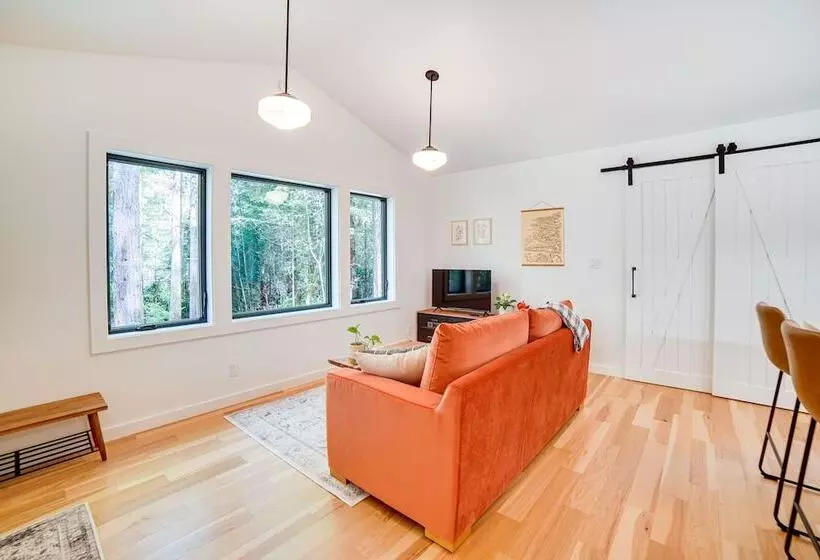 Peaceful Mendocino Cottage Surrounded By Redwoods