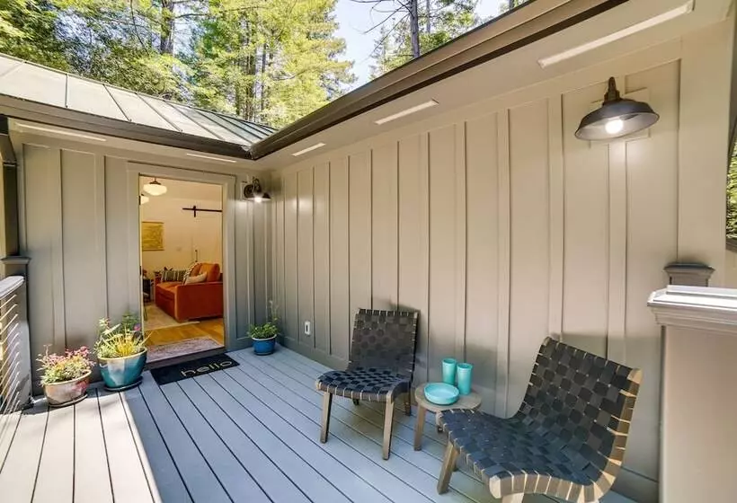 Peaceful Mendocino Cottage Surrounded By Redwoods