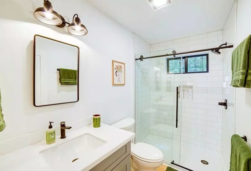 Peaceful Mendocino Cottage Surrounded By Redwoods