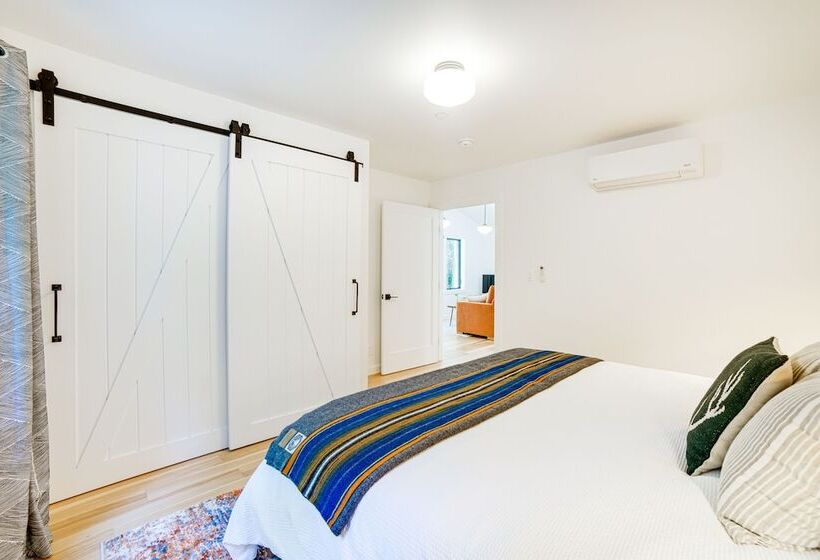 Peaceful Mendocino Cottage Surrounded By Redwoods