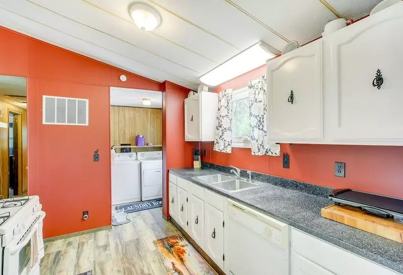 Pet Friendly Arkdale Vacation Rental, 2 Mi To Lake