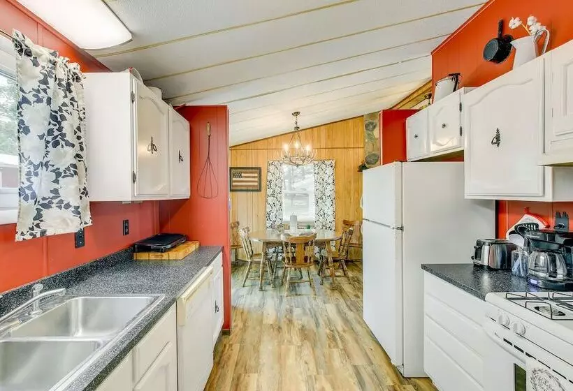 Pet Friendly Arkdale Vacation Rental, 2 Mi To Lake