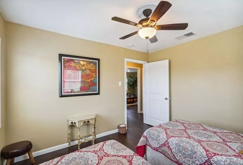 Quaint Midland Home ~ 1 Mi To Downtown!