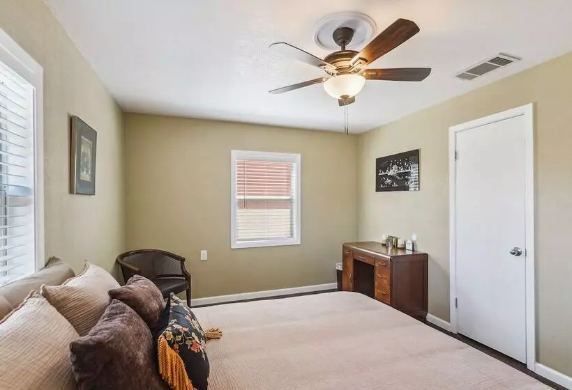 Quaint Midland Home ~ 1 Mi To Downtown!