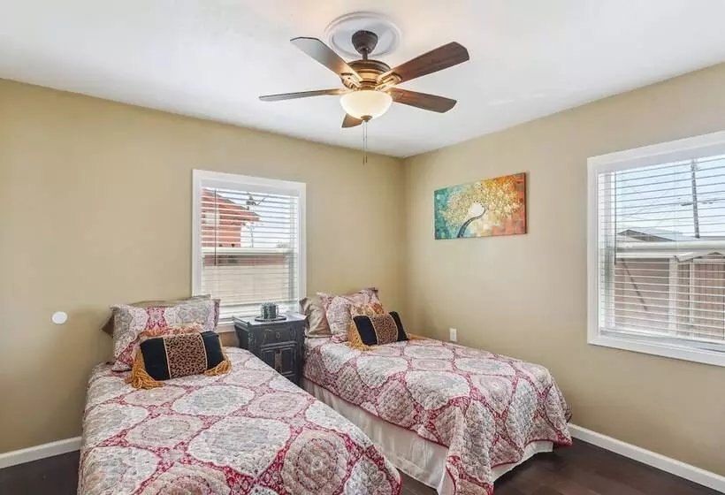 Quaint Midland Home ~ 1 Mi To Downtown!