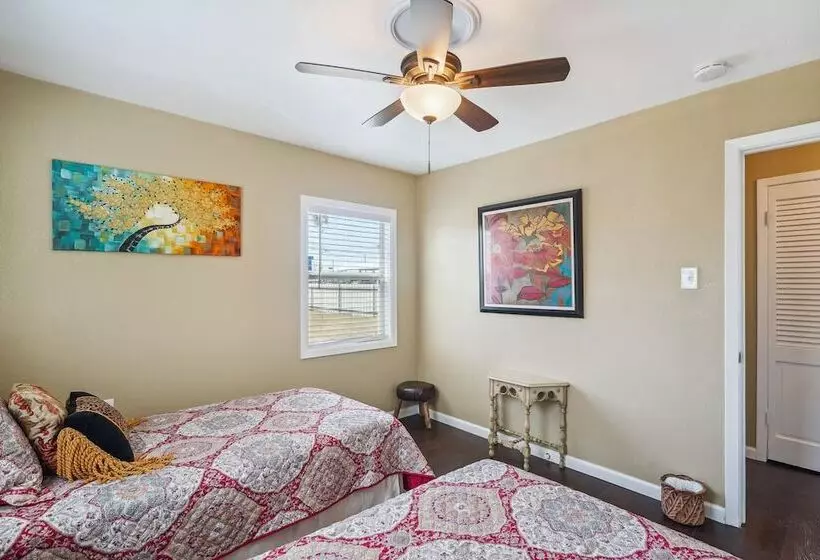 Quaint Midland Home ~ 1 Mi To Downtown!