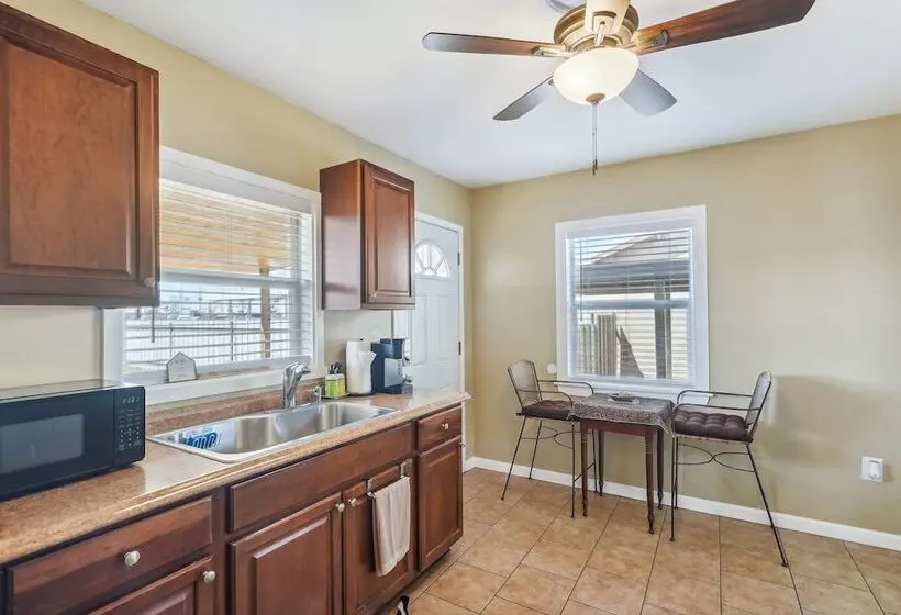 Quaint Midland Home ~ 1 Mi To Downtown!