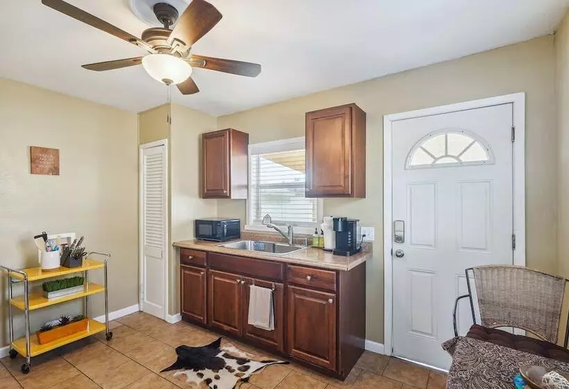 Quaint Midland Home ~ 1 Mi To Downtown!