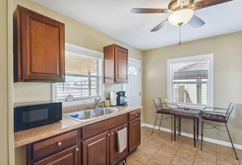 Quaint Midland Home ~ 1 Mi To Downtown!