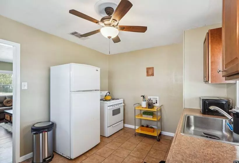 Quaint Midland Home ~ 1 Mi To Downtown!