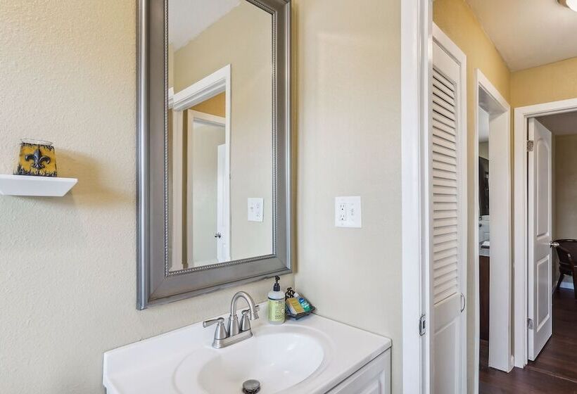 Quaint Midland Home ~ 1 Mi To Downtown!