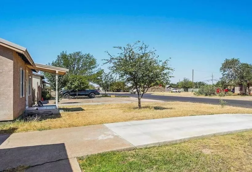 Quaint Midland Home ~ 1 Mi To Downtown!