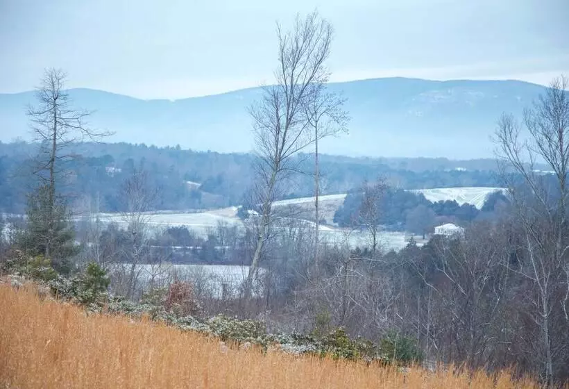 Quiet Charlottesville Hideaway In Baileys Retreat!