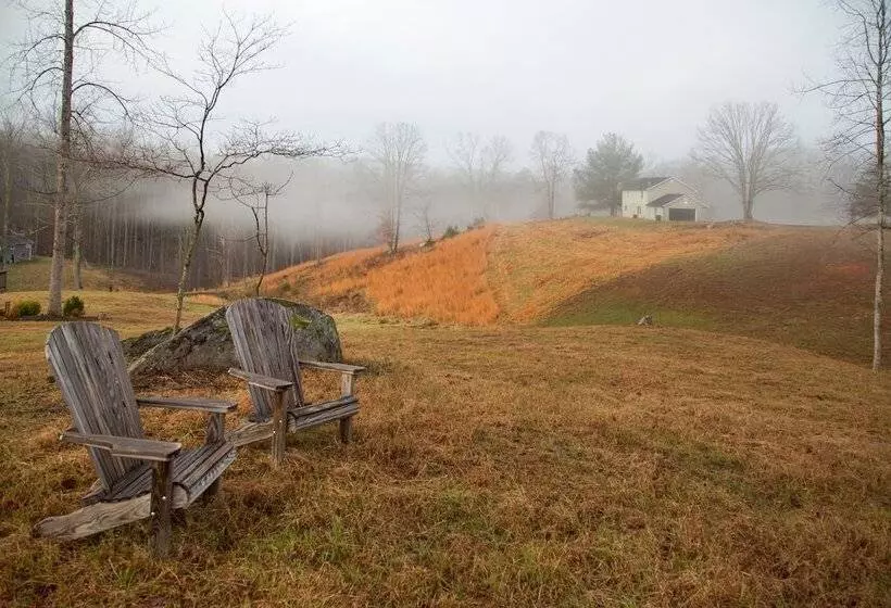 Quiet Charlottesville Hideaway In Baileys Retreat!