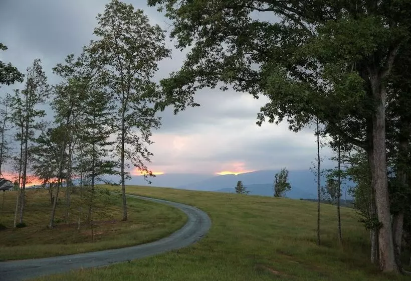 Quiet Charlottesville Hideaway In Baileys Retreat!