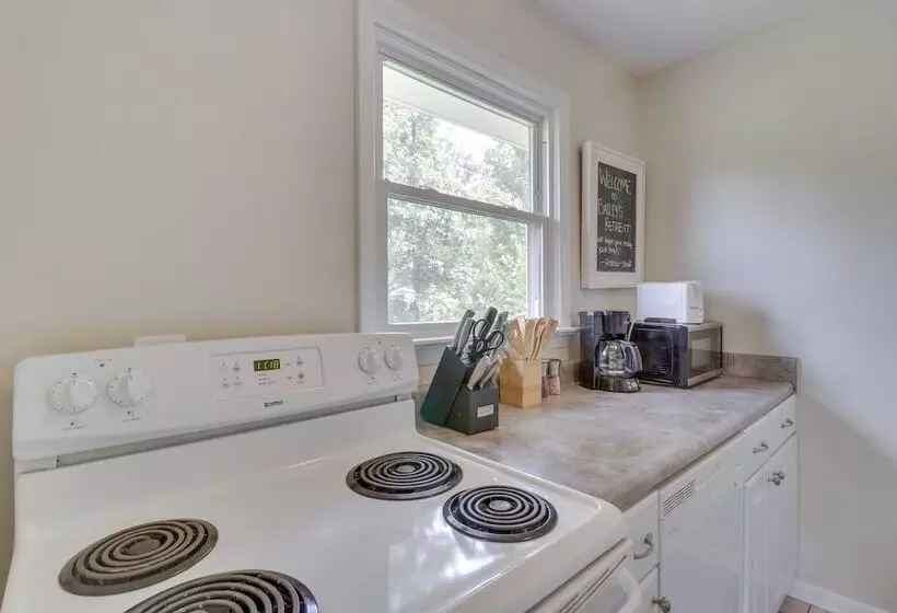 Quiet Charlottesville Hideaway In Baileys Retreat!