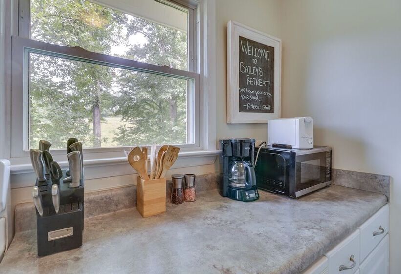 Quiet Charlottesville Hideaway In Baileys Retreat!