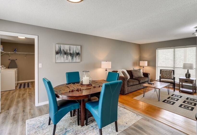 Rural Melbourne House With Deck!