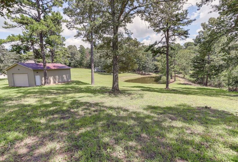 Rural Melbourne House With Deck!