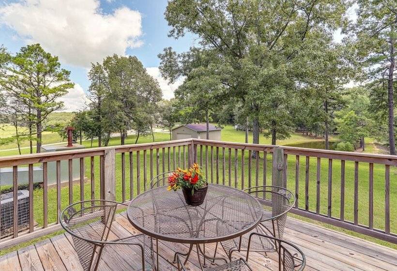 Rural Melbourne House With Deck!