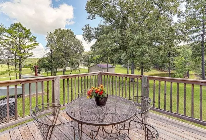 Rural Melbourne House With Deck!