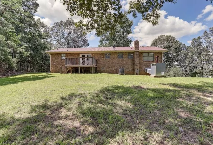 Rural Melbourne House With Deck!