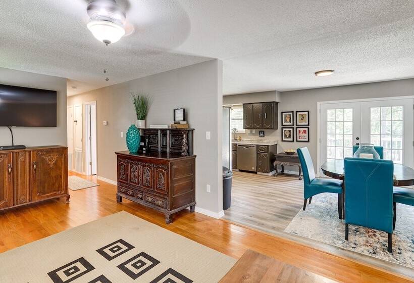 Rural Melbourne House With Deck!