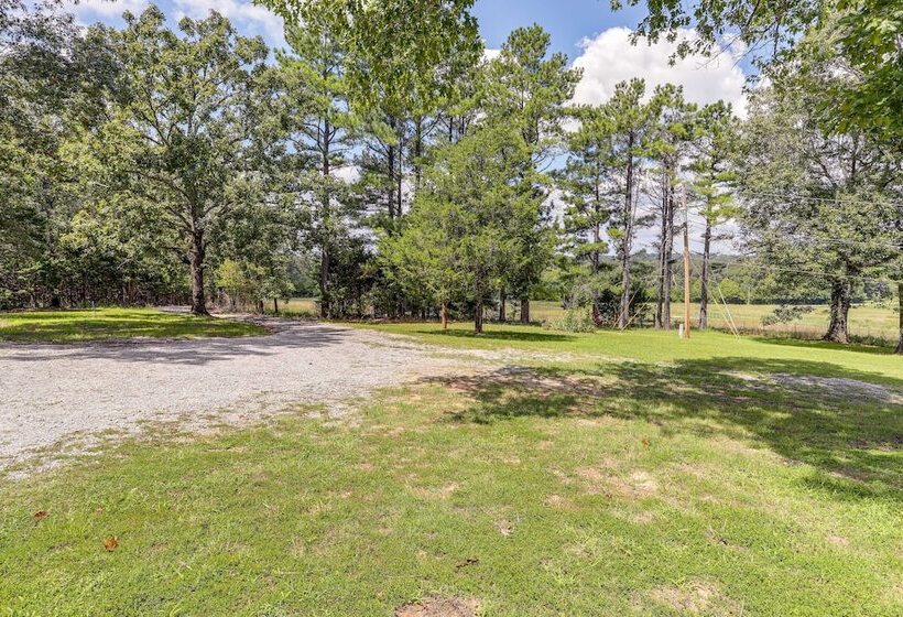 Rural Melbourne House With Deck!