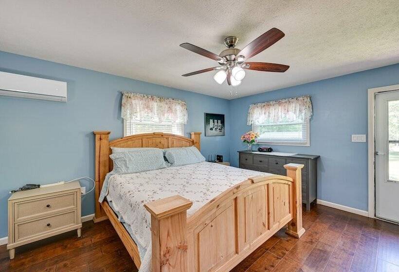 Rustic Russell Springs Home Near Marina & Lake!