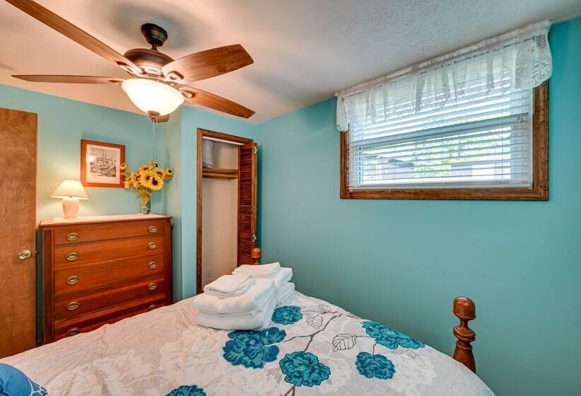 Rustic Russell Springs Home Near Marina & Lake!