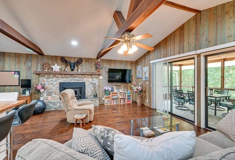 Rustic Russell Springs Home Near Marina & Lake!
