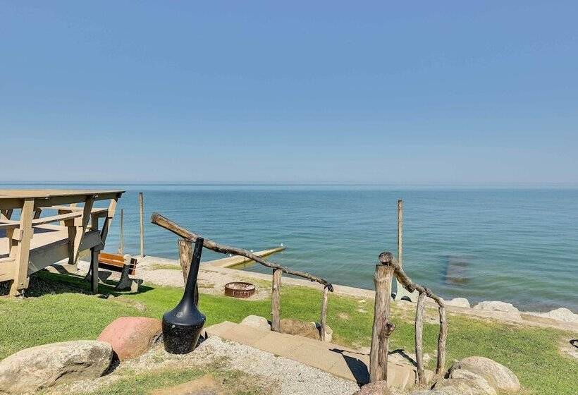Scenic Geneva Cottage W/ Lake Erie Beach Access!