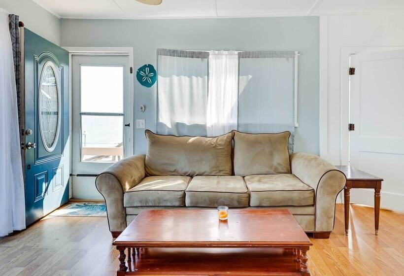 Scenic Geneva Cottage W/ Lake Erie Beach Access!