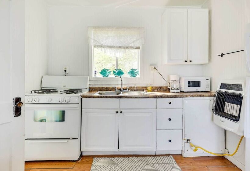 Scenic Geneva Cottage W/ Lake Erie Beach Access!